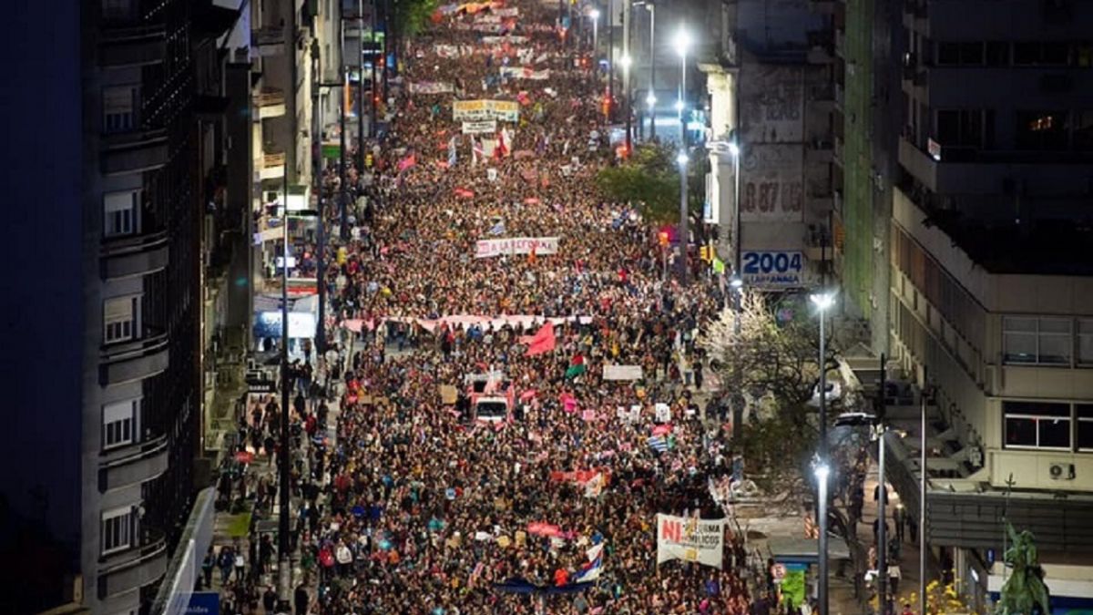 Clima de protestas en Uruguay, rumbo a un referendo | VA CON FIRMA. Un plus sobre la información.