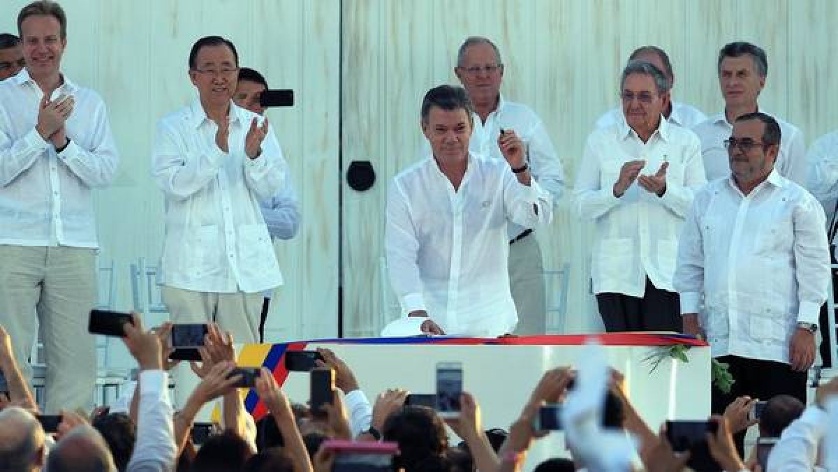 Firmado el acuerdo en Colombia, el domingo habrá plebiscito | VA CON FIRMA. Un plus sobre la información.