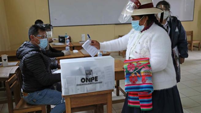 Elecciones y desestabilización en Suramérica | VA CON FIRMA. Un plus sobre la información.