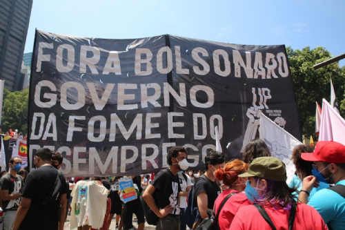 Brasileños que se desmayan de hambre y comen basura | VA CON FIRMA. Un plus sobre la información.