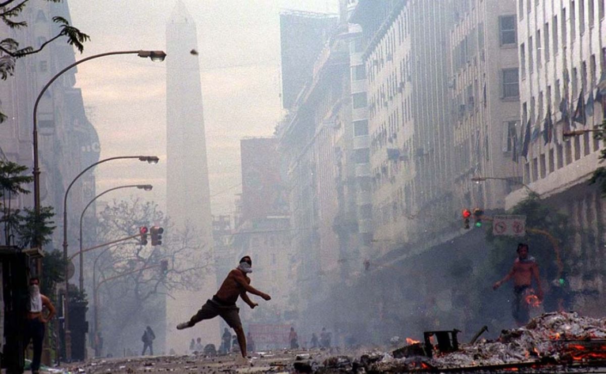 Crisis del 2001 en Argentina: Los sentidos de una conmoción | VA CON FIRMA. Un plus sobre la información.