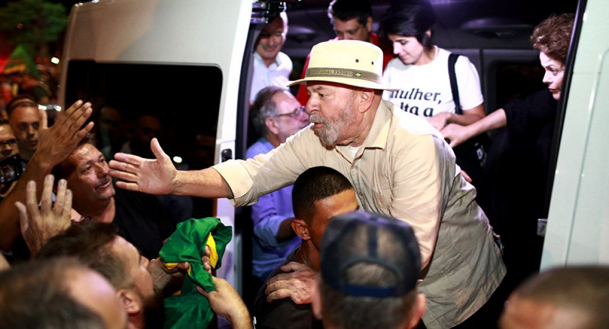 Atacaron a tiros a la comitiva de Lula en Brasil | VA CON FIRMA. Un plus sobre la información.
