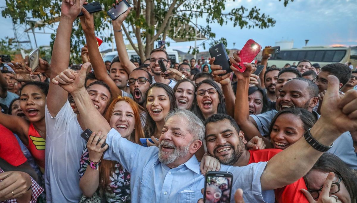 Desde prisión, Lula lanzó la campaña “¡Brasil feliz de nuevo!” | VA CON FIRMA. Un plus sobre la información.