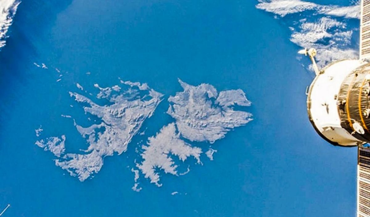 Malvinas: 185 años de usurpación y en el país un gobierno pro-inglés | VA CON FIRMA. Un plus sobre la información.